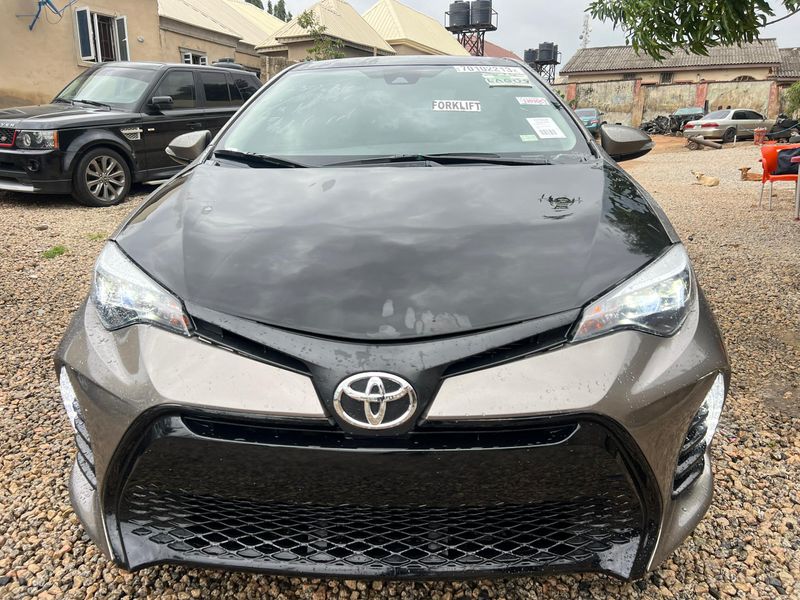 Thumbnail 3 of 2017 Toyota Corolla SE